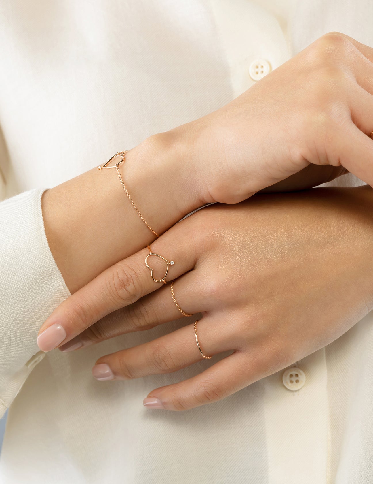 Bracciale a Forma di Cuore in Oro Rosa a Strati Con Pendenti - Doppia Catena AMORE in Acciaio Inox e Titanio per Donna Bracciale a Forma di Cuore in Oro Rosa a Strati Con Pendenti - Doppia Catena AMORE in Acciaio Inox e Titanio per Donna