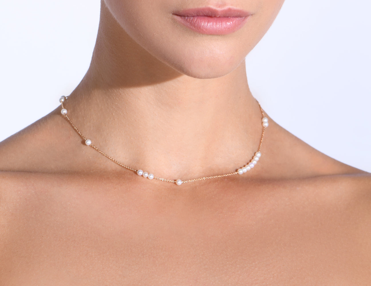 Passionedele collana lunga con perle barocche e ed elementi dorati per